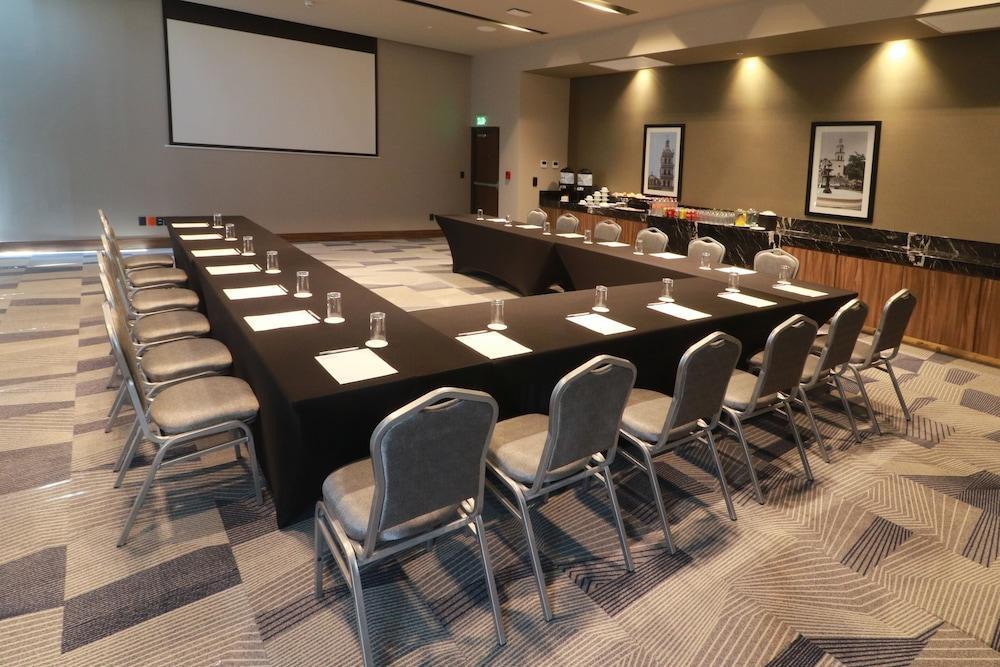 Hilton Garden Inn Monterrey Obispado Buitenkant foto
