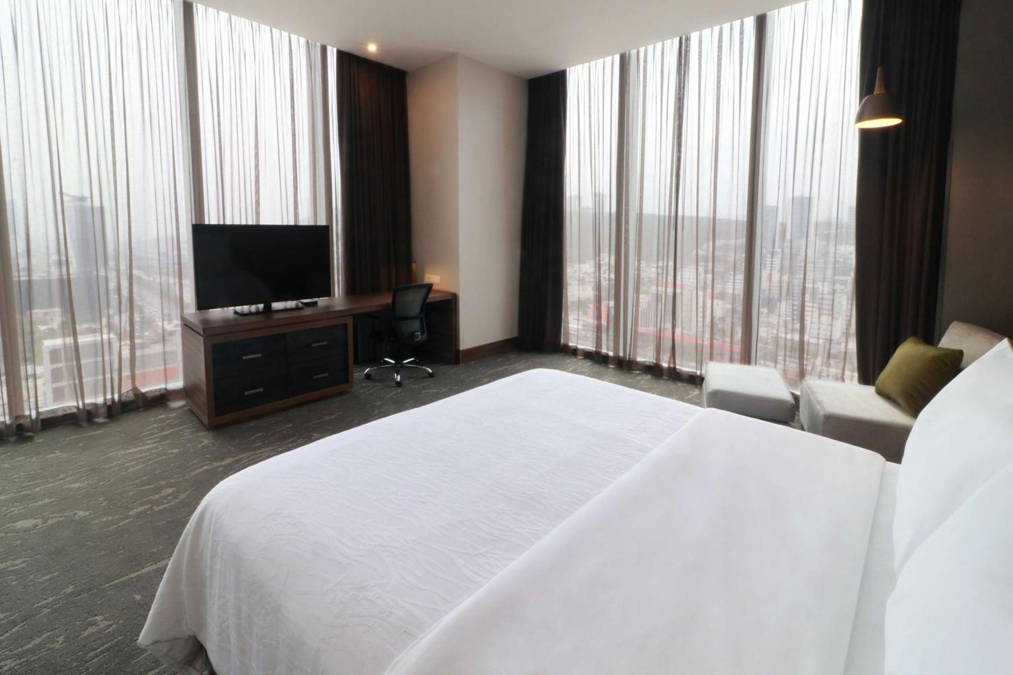 Hilton Garden Inn Monterrey Obispado Buitenkant foto